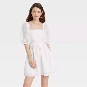 NWT Women's White Puff Sleeve Dress